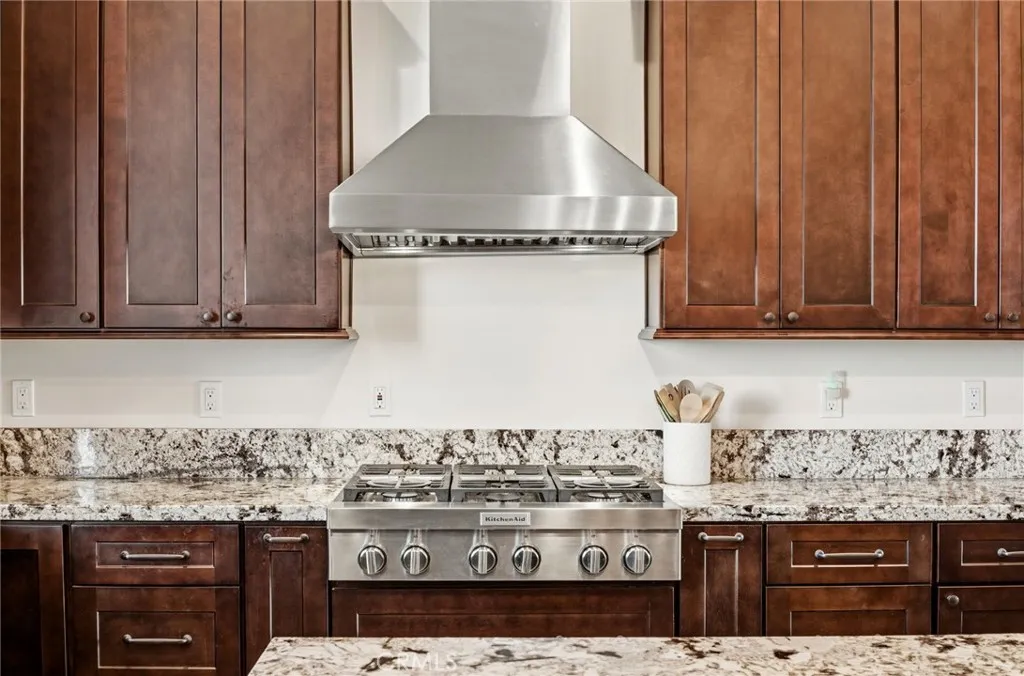 39472 Vista Del Bosque, Murrieta, California 92562 home-pic-16